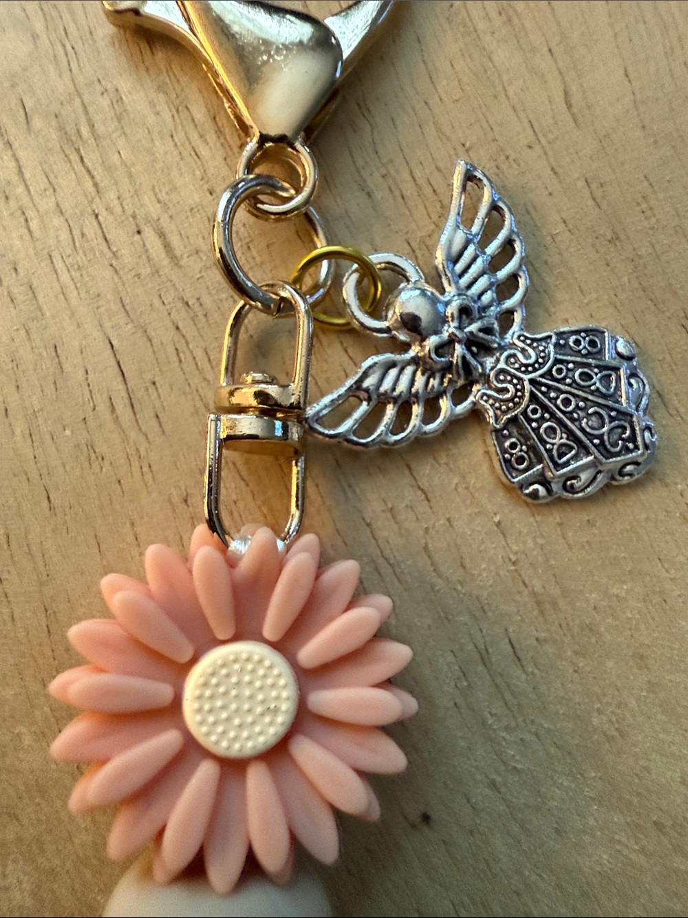 Peach Daisy Bead Key & Card Holder Charm - Picture 9 of 12